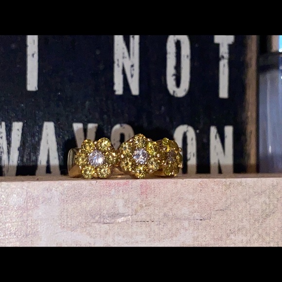 ❌SOLD❌14k yellow diamond and white diamond flower ring in yellow gold - Picture 4 of 9